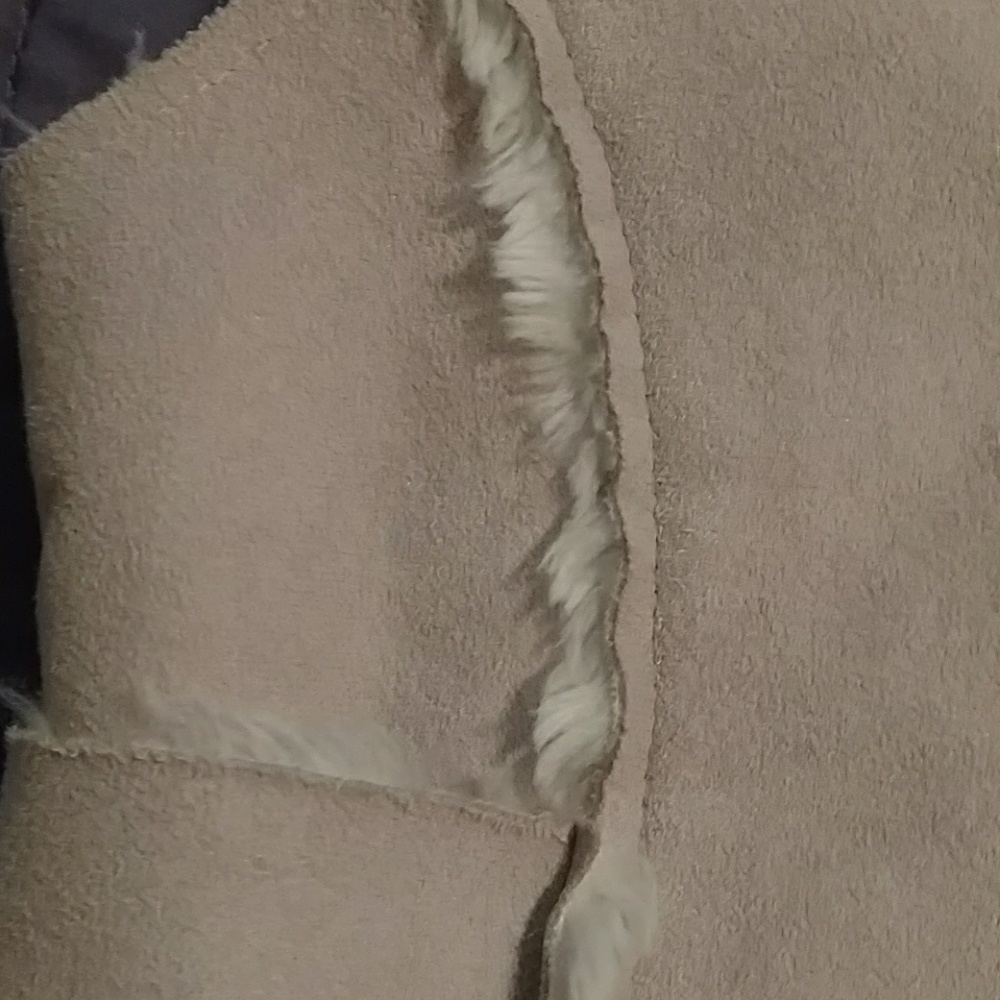 Childs Old Navy Faux Suede & Fur Vest - Picture 3 of 6